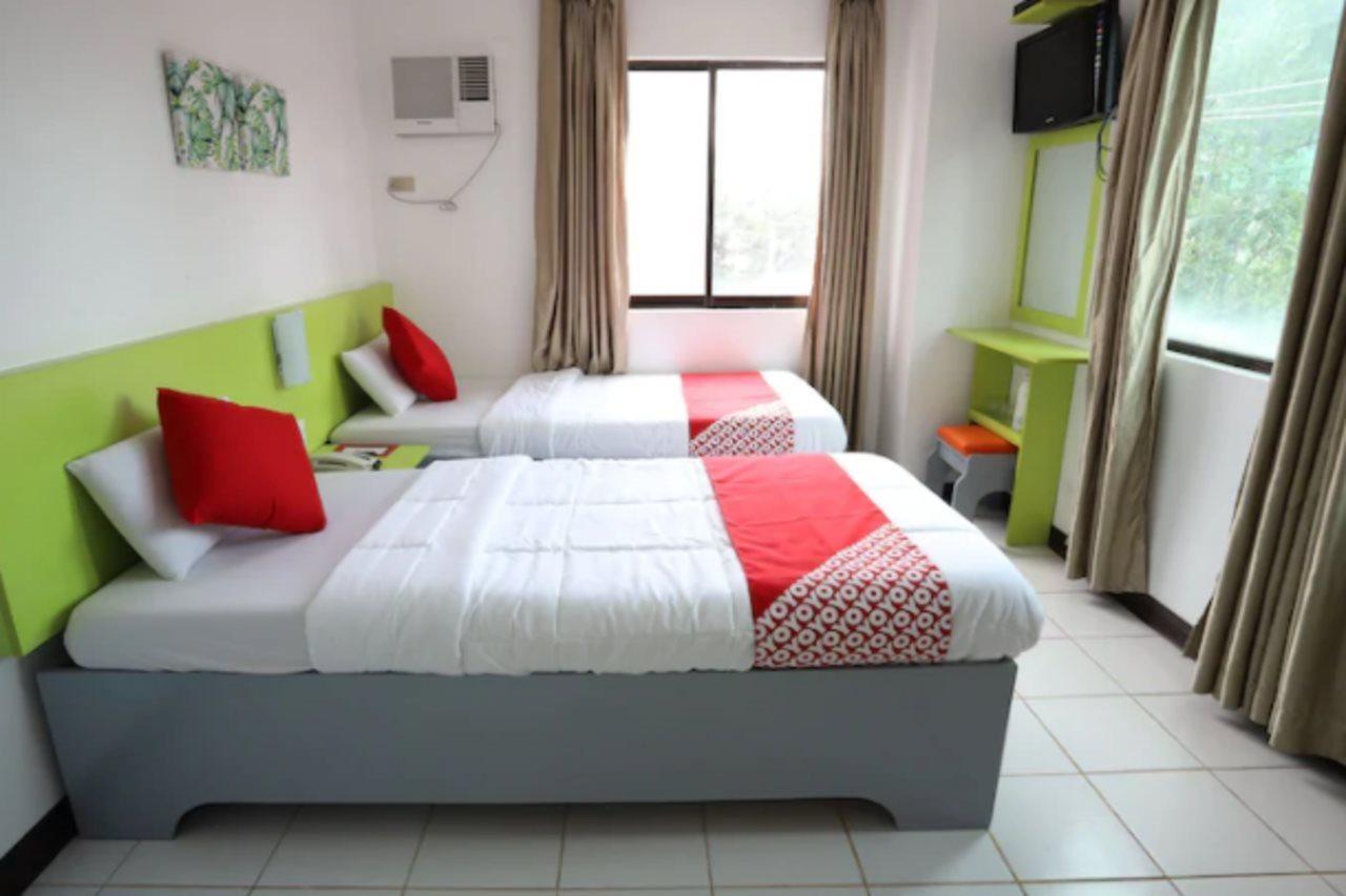 Oyo 210 Apple Tree Suites Cebu Esterno foto