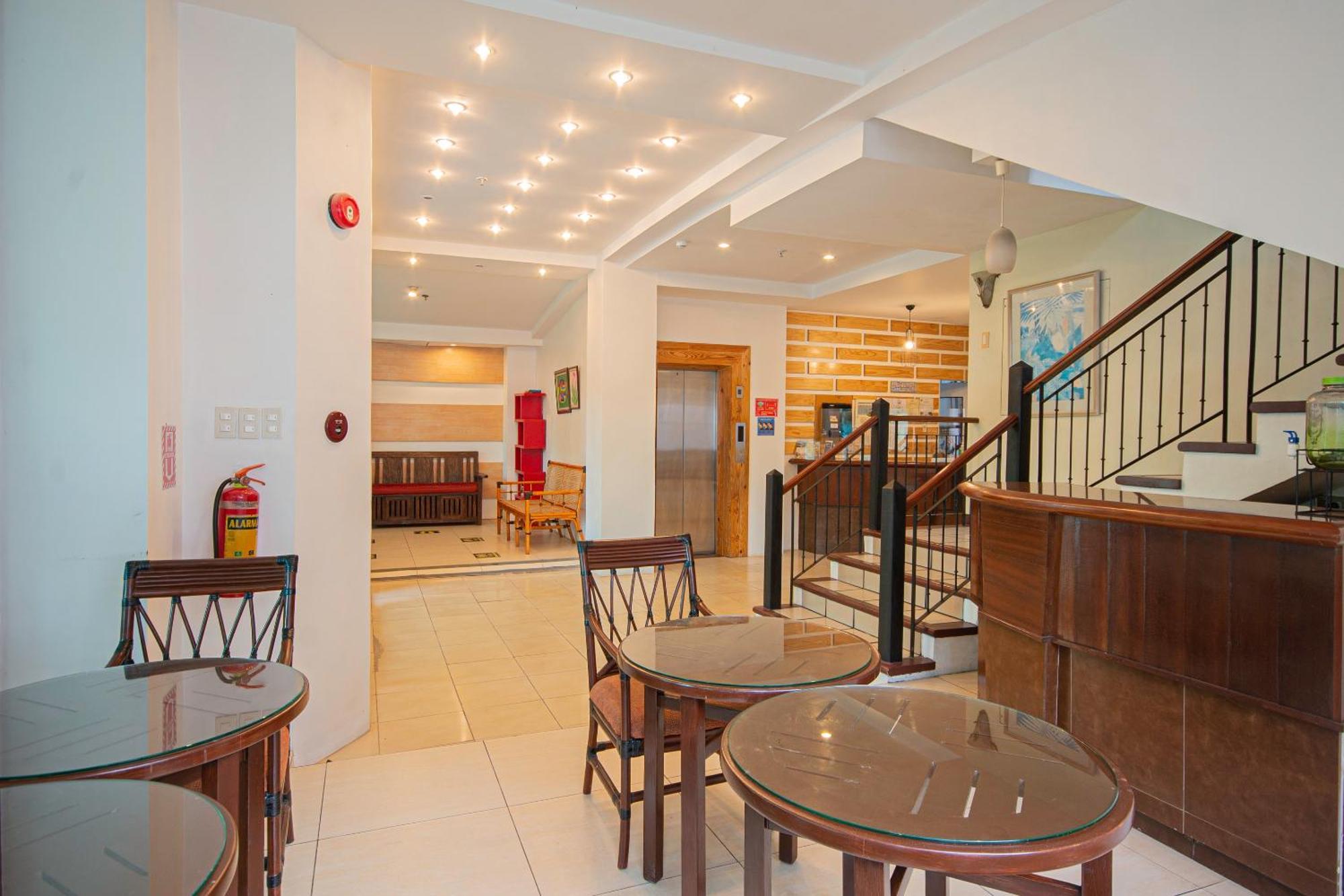 Oyo 210 Apple Tree Suites Cebu Esterno foto
