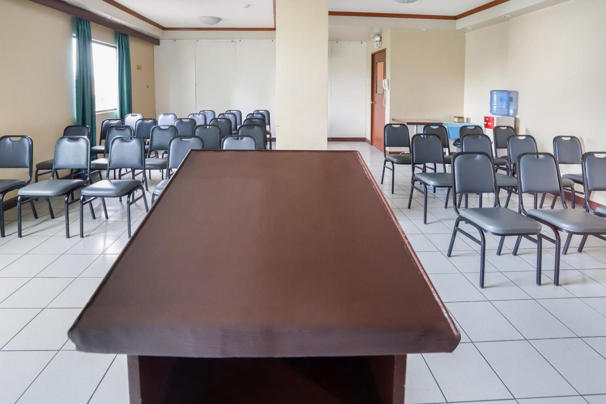 Oyo 210 Apple Tree Suites Cebu Esterno foto