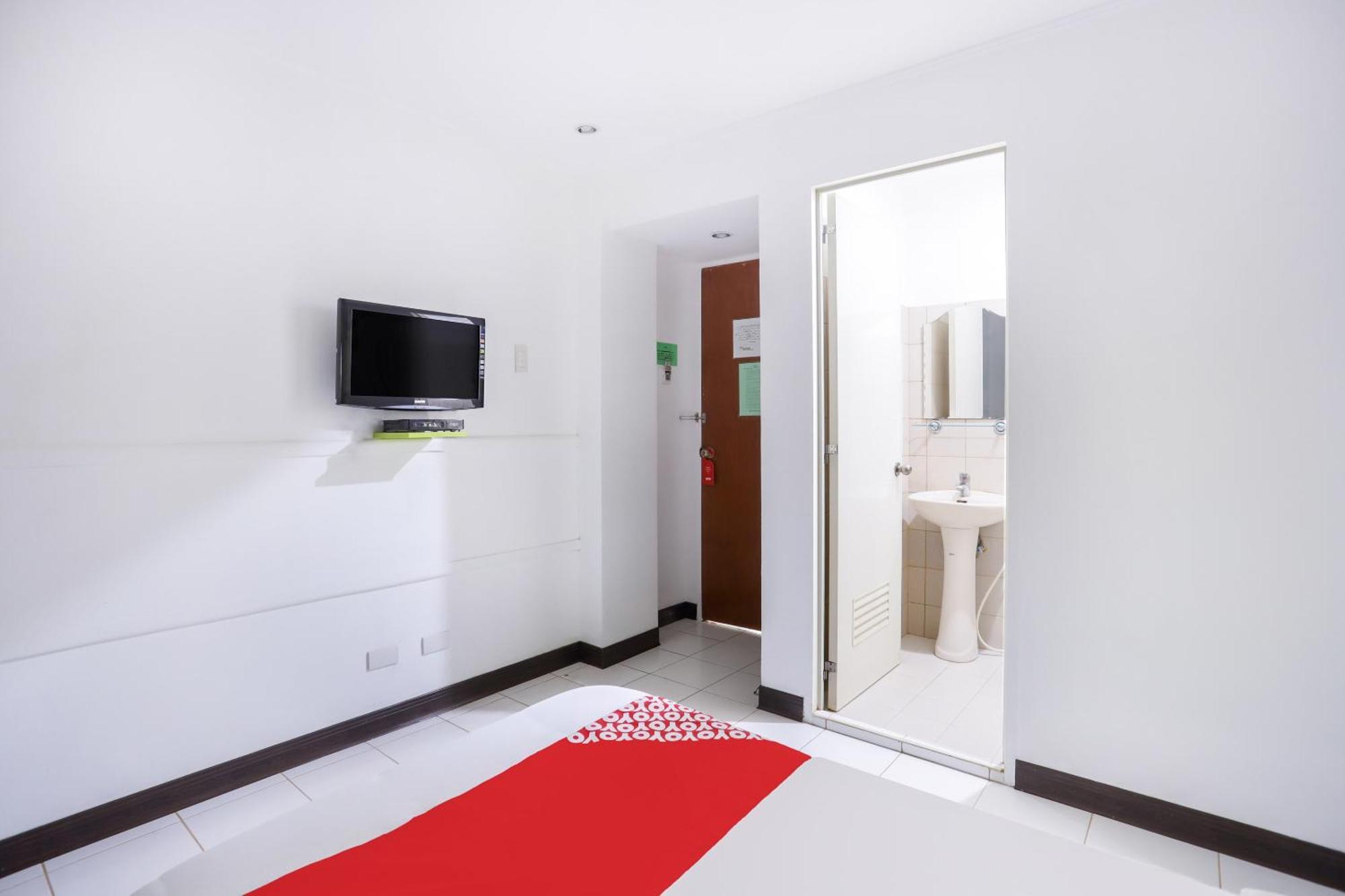 Oyo 210 Apple Tree Suites Cebu Esterno foto