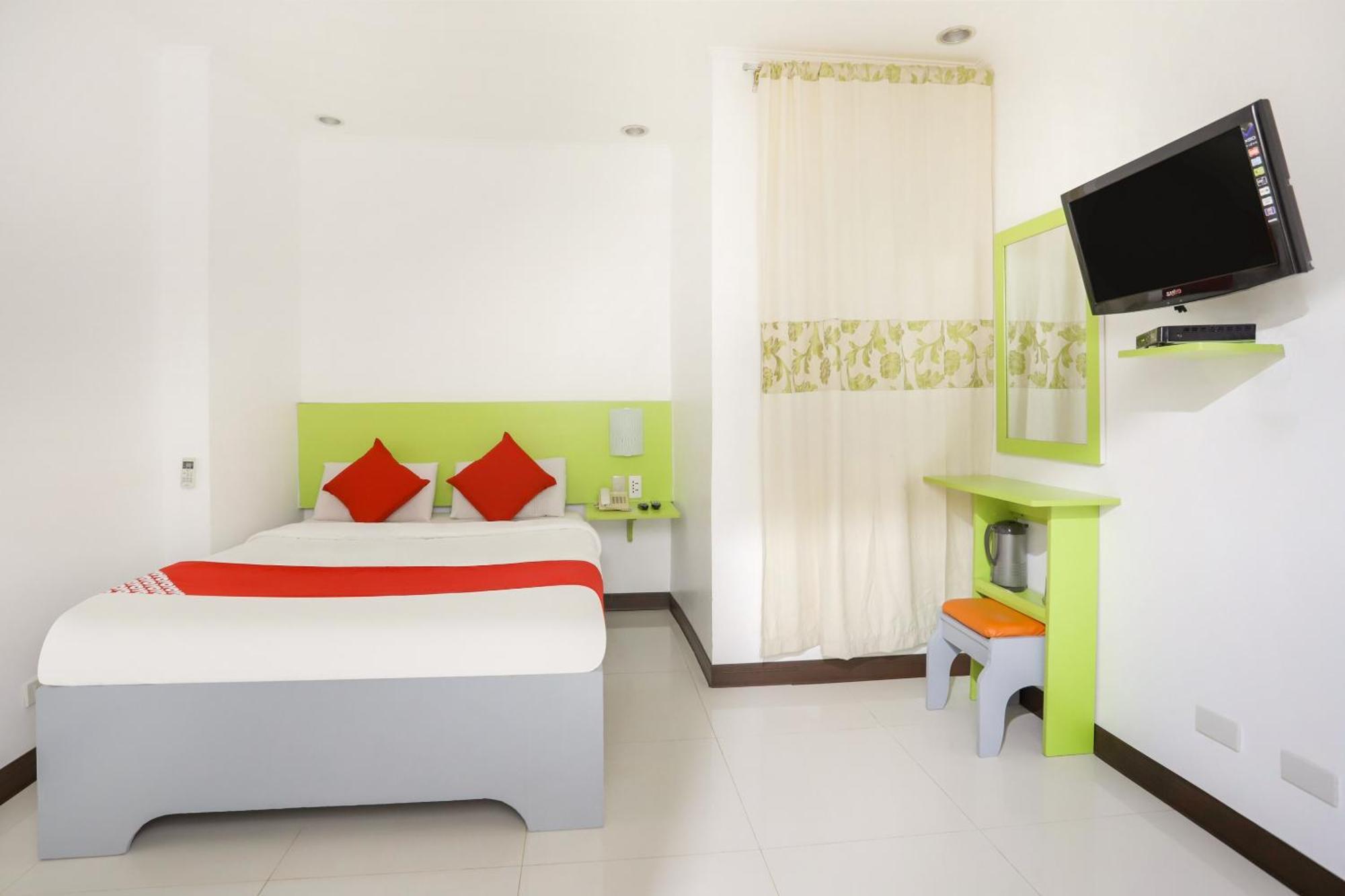 Oyo 210 Apple Tree Suites Cebu Esterno foto